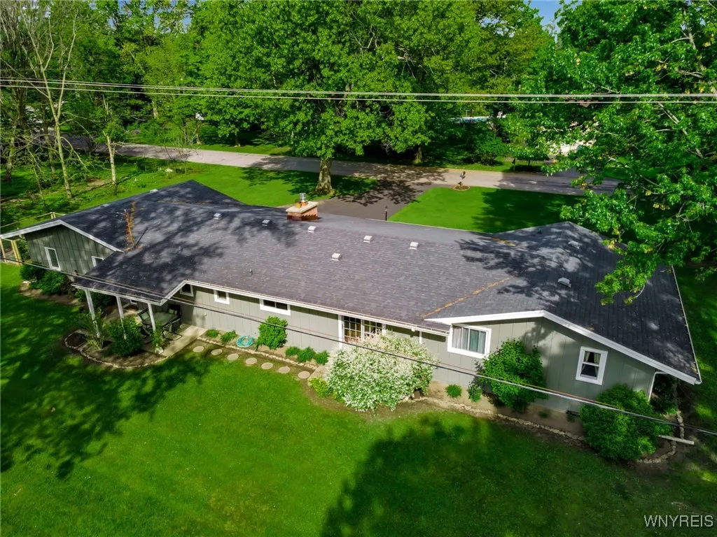 4710 Boncrest Drive East, Clarence, New York 14221, Clarence, New York 14221, 3 Bedrooms Bedrooms, 7 Rooms Rooms,1 BathroomBathrooms,Residential,Closed,4710 Boncrest Drive East, Clarence, New York 14221,B1610542