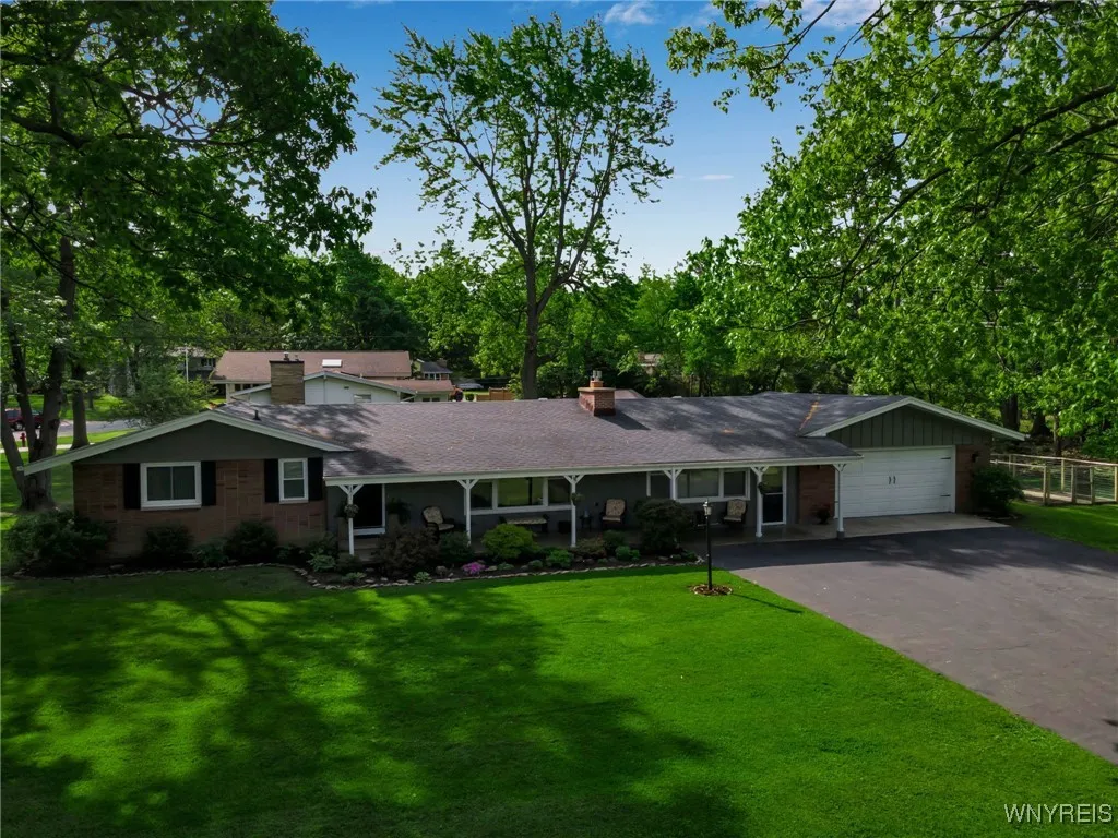 4710 Boncrest Drive East, Clarence, New York 14221, Clarence, New York 14221, 3 Bedrooms Bedrooms, 7 Rooms Rooms,1 BathroomBathrooms,Residential,Closed,4710 Boncrest Drive East, Clarence, New York 14221,B1610542
