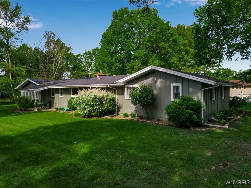 4710 Boncrest Drive East, Clarence, New York 14221, Clarence, New York 14221, 3 Bedrooms Bedrooms, 7 Rooms Rooms,1 BathroomBathrooms,Residential,Closed,4710 Boncrest Drive East, Clarence, New York 14221,B1610542
