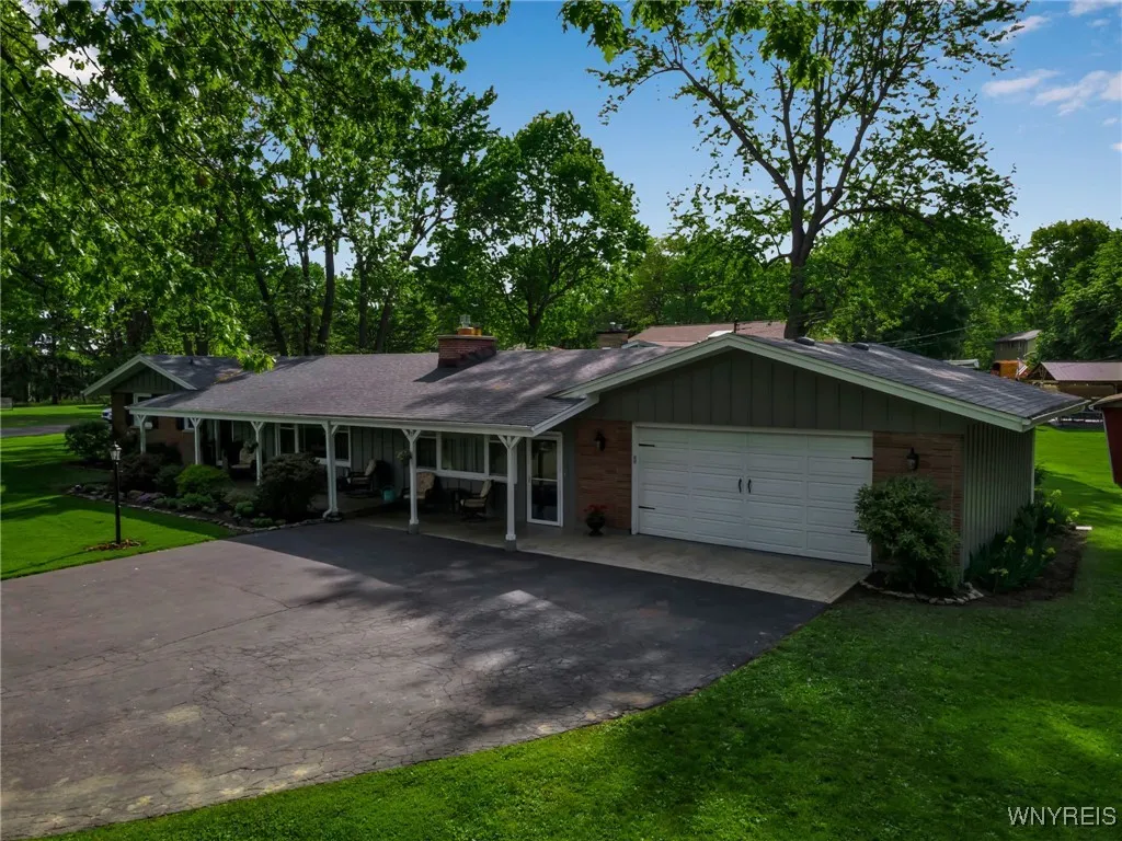 4710 Boncrest Drive East, Clarence, New York 14221, Clarence, New York 14221, 3 Bedrooms Bedrooms, 7 Rooms Rooms,1 BathroomBathrooms,Residential,Closed,4710 Boncrest Drive East, Clarence, New York 14221,B1610542