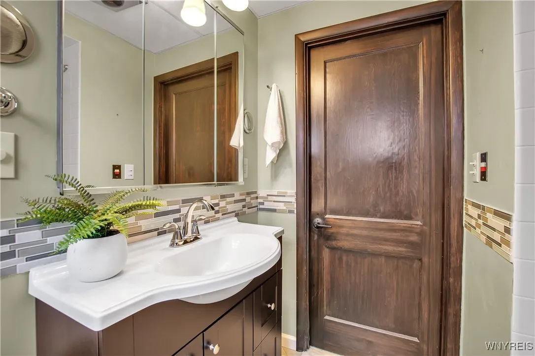 44 Cable Street, Tonawanda-town, New York 14223, Tonawanda, New York 14223, 3 Bedrooms Bedrooms, 6 Rooms Rooms,2 BathroomsBathrooms,Residential,Closed,44 Cable Street, Tonawanda-town, New York 14223,B1608843