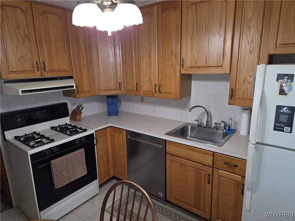 4654 Patricia Drive, Niagara Falls, New York 14305, Niagara Falls, New York 14305, 4 Bedrooms Bedrooms, 7 Rooms Rooms,1 BathroomBathrooms,Residential,Closed,4654 Patricia Drive, Niagara Falls, New York 14305,B1610614