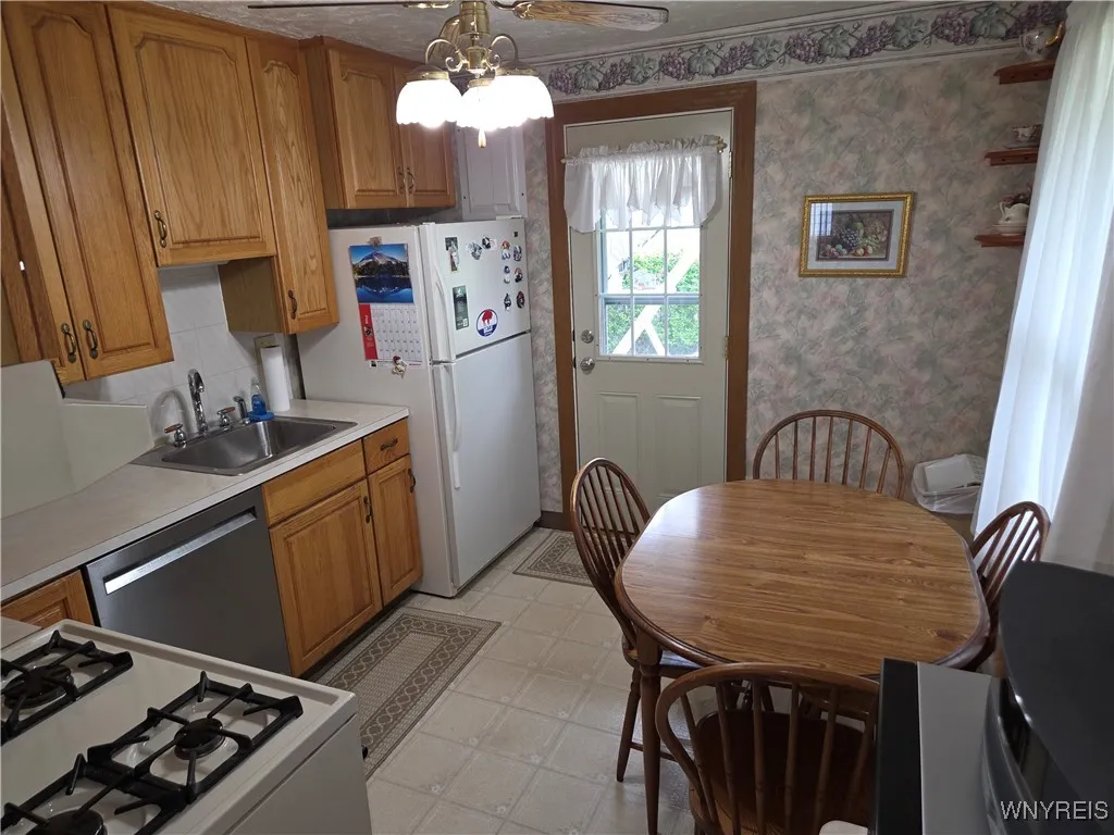 4654 Patricia Drive, Niagara Falls, New York 14305, Niagara Falls, New York 14305, 4 Bedrooms Bedrooms, 7 Rooms Rooms,1 BathroomBathrooms,Residential,Closed,4654 Patricia Drive, Niagara Falls, New York 14305,B1610614
