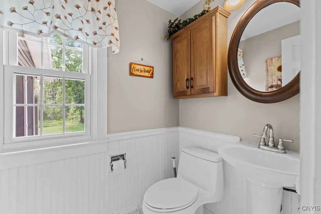 1st floor 1/2 bath