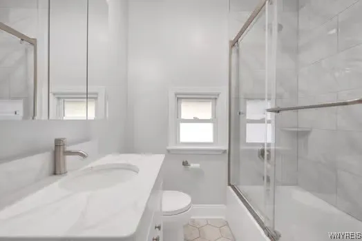 Full bath 2nd flr