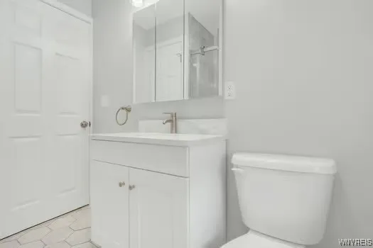 Full bath 2nd flr