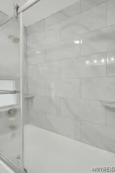 Full bath 2nd flr

Full bath 2nd flr
