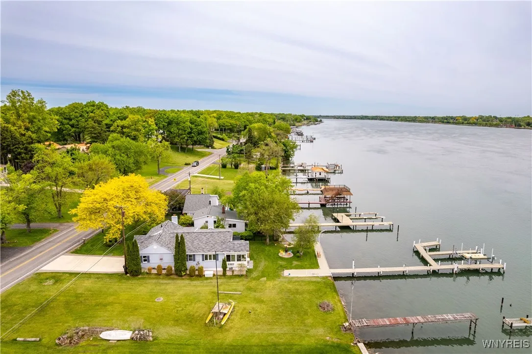 2205 East River Road, Grand Island, New York 14072, Grand Island, New York 14072, 3 Bedrooms Bedrooms, 9 Rooms Rooms,2 BathroomsBathrooms,Residential,Closed,2205 East River Road, Grand Island, New York 14072,B1610580