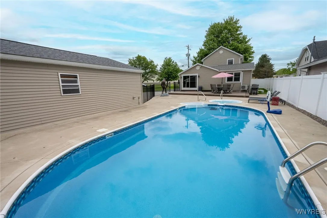 170 Thorn Avenue, Orchard Park, New York 14127, Orchard Park, New York 14127, 3 Bedrooms Bedrooms, 6 Rooms Rooms,2 BathroomsBathrooms,Residential,Closed,170 Thorn Avenue, Orchard Park, New York 14127,B1608857
