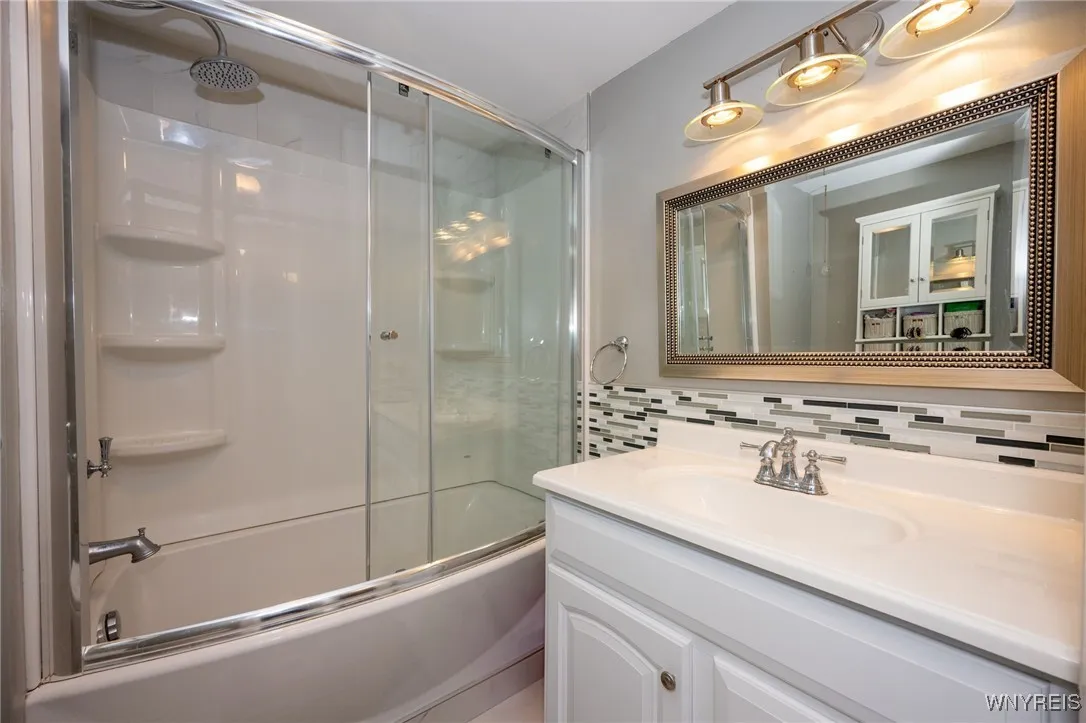 170 Thorn Avenue, Orchard Park, New York 14127, Orchard Park, New York 14127, 3 Bedrooms Bedrooms, 6 Rooms Rooms,2 BathroomsBathrooms,Residential,Closed,170 Thorn Avenue, Orchard Park, New York 14127,B1608857