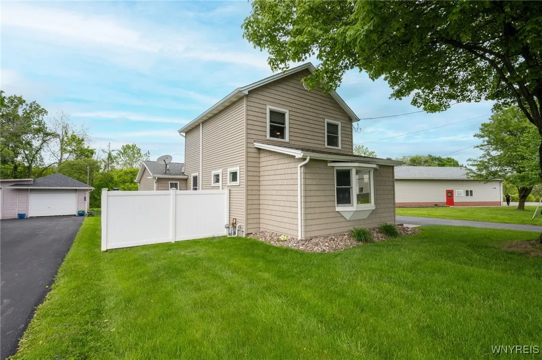 170 Thorn Avenue, Orchard Park, New York 14127, Orchard Park, New York 14127, 3 Bedrooms Bedrooms, 6 Rooms Rooms,2 BathroomsBathrooms,Residential,Closed,170 Thorn Avenue, Orchard Park, New York 14127,B1608857