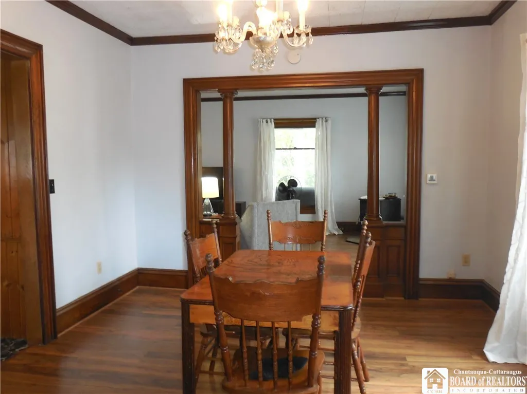 DINING ROOM -NATURAL WOODWORK