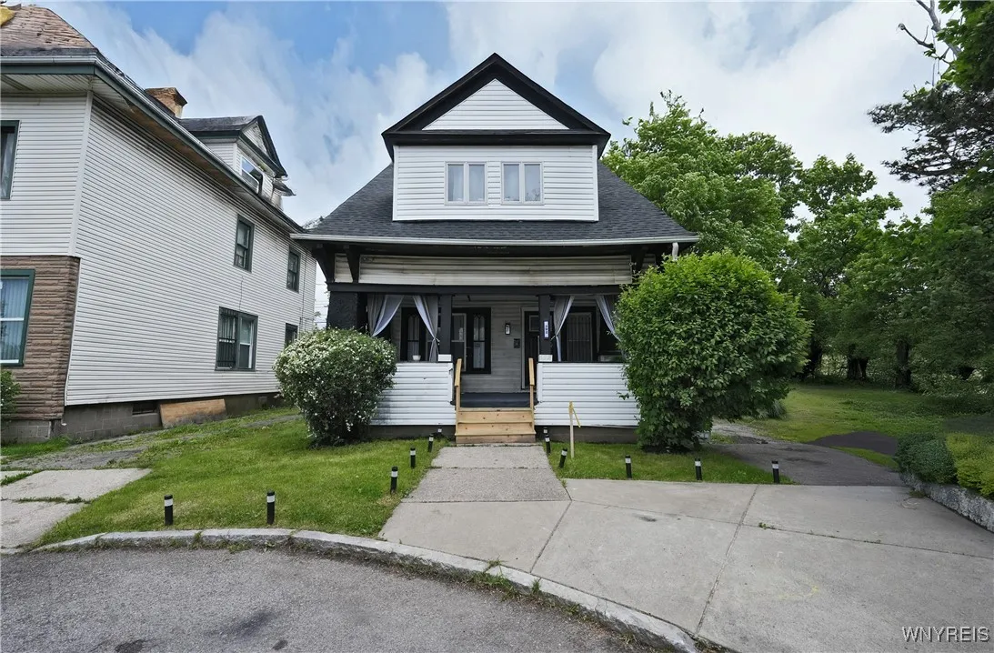 392 Humboldt Parkway, Buffalo, New York 14214, Buffalo, New York 14214, 4 Bedrooms Bedrooms, 8 Rooms Rooms,1 BathroomBathrooms,Residential,Closed,392 Humboldt Parkway, Buffalo, New York 14214,B1609091