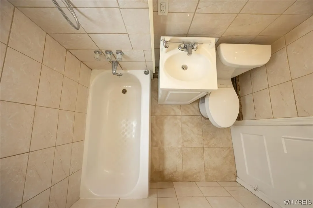 101 Regent Street, Buffalo, New York 14206, Buffalo, New York 14206, 3 Bedrooms Bedrooms, 8 Rooms Rooms,1 BathroomBathrooms,Residential Lease,Closed,101 Regent Street, Buffalo, New York 14206,B1610122