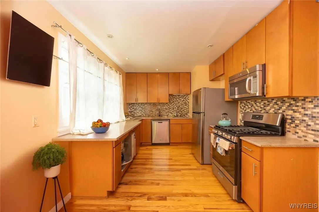 101 Regent Street, Buffalo, New York 14206, Buffalo, New York 14206, 3 Bedrooms Bedrooms, 8 Rooms Rooms,1 BathroomBathrooms,Residential Lease,Closed,101 Regent Street, Buffalo, New York 14206,B1610122