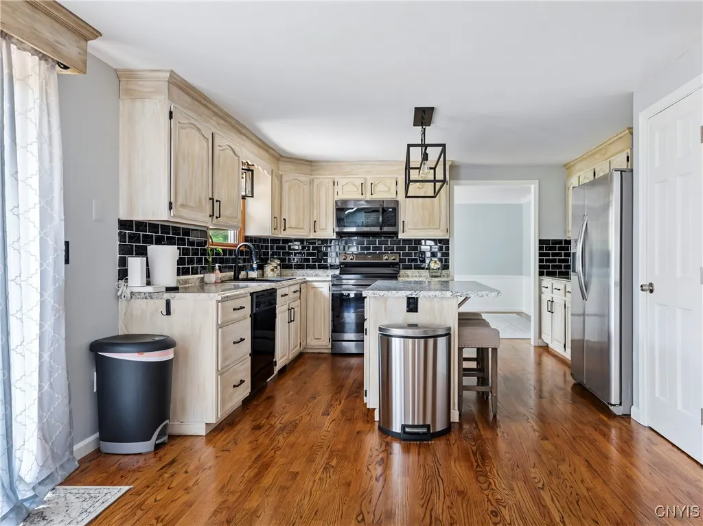 8005 Fir Dr Drive, Clay, New York 13041, Clay, New York 13041, 4 Bedrooms Bedrooms, 8 Rooms Rooms,2 BathroomsBathrooms,Residential,Closed,8005 Fir Dr Drive, Clay, New York 13041,S1610903