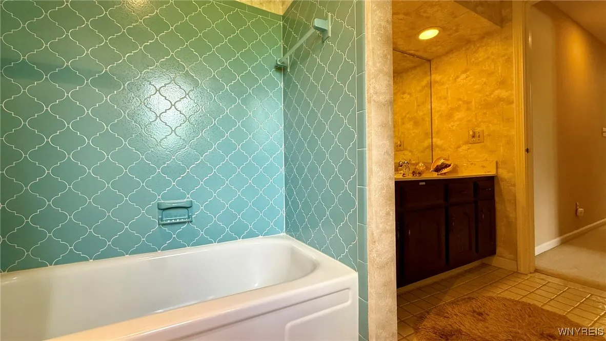 3134 East River Road, Grand Island, New York 14072, Grand Island, New York 14072, 3 Bedrooms Bedrooms, 6 Rooms Rooms,2 BathroomsBathrooms,Residential,For Sale,3134 East River Road, Grand Island, New York 14072,B1604617