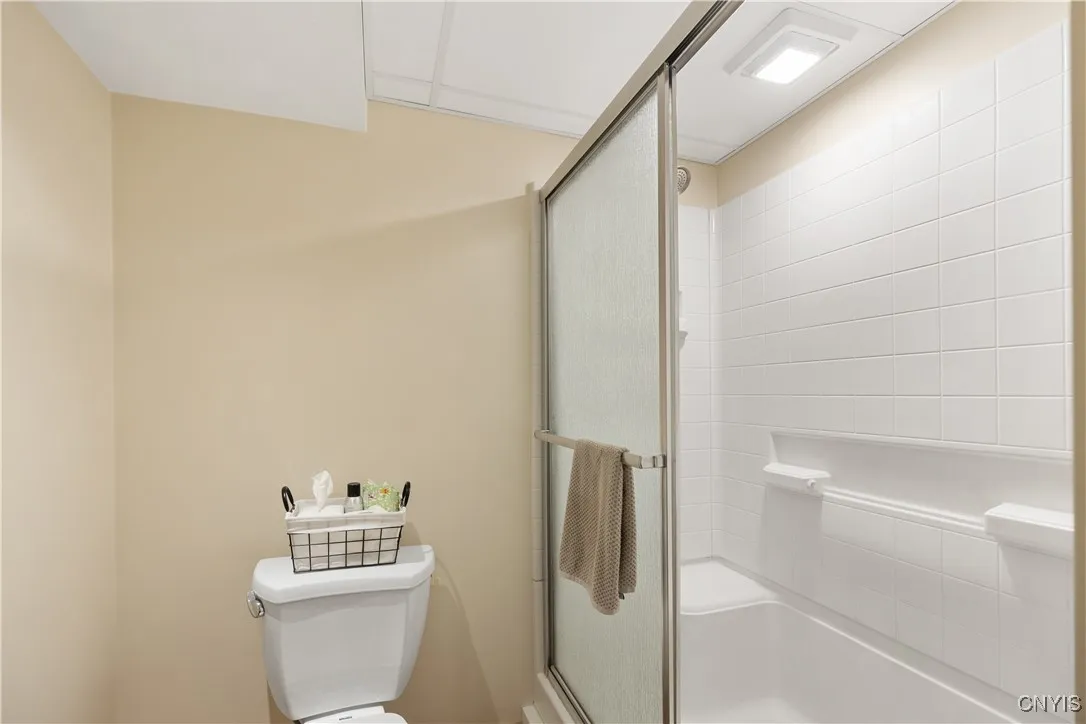 Lower level full bath