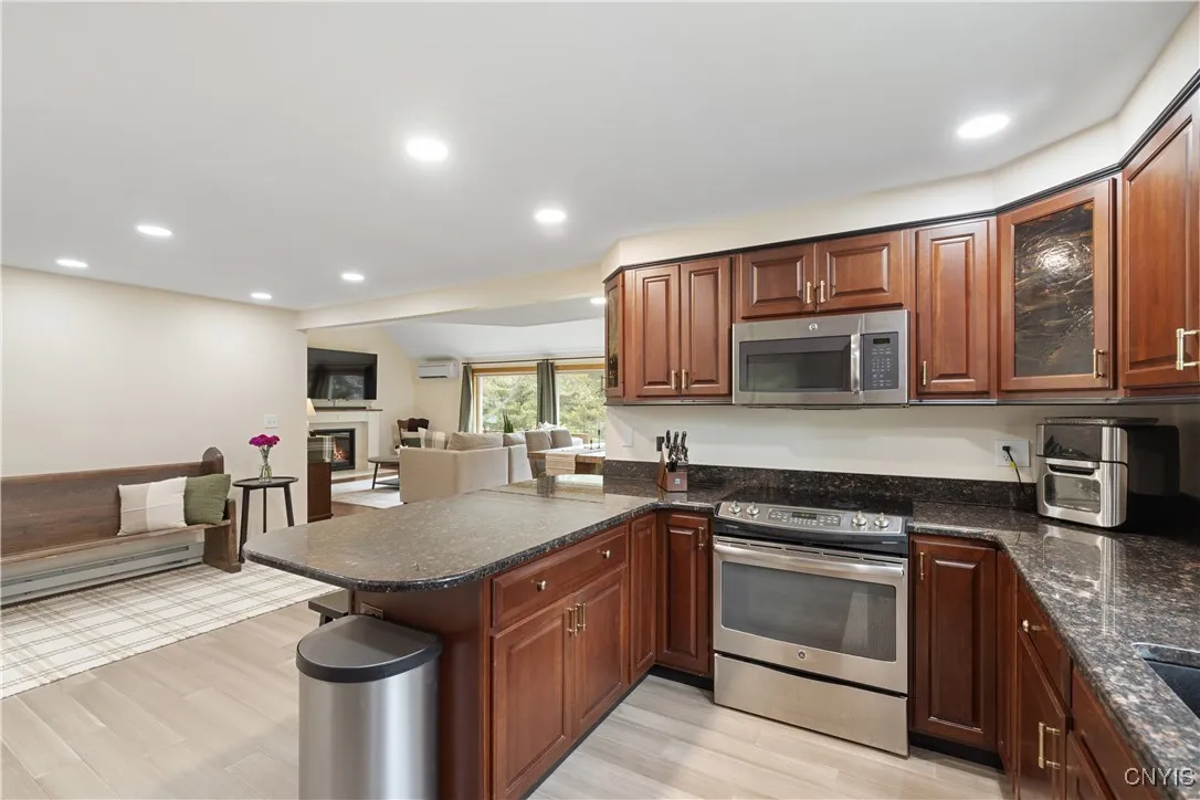 Look at the gleaming granite countertops!