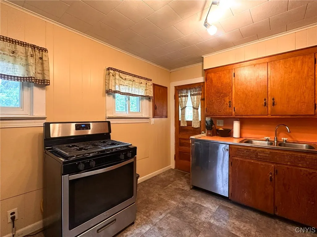 5276 Oneida Street, Verona, New York 13421, Verona, New York 13421, 5 Bedrooms Bedrooms, 10 Rooms Rooms,1 BathroomBathrooms,Residential,Closed,5276 Oneida Street, Verona, New York 13421,0,S1611014