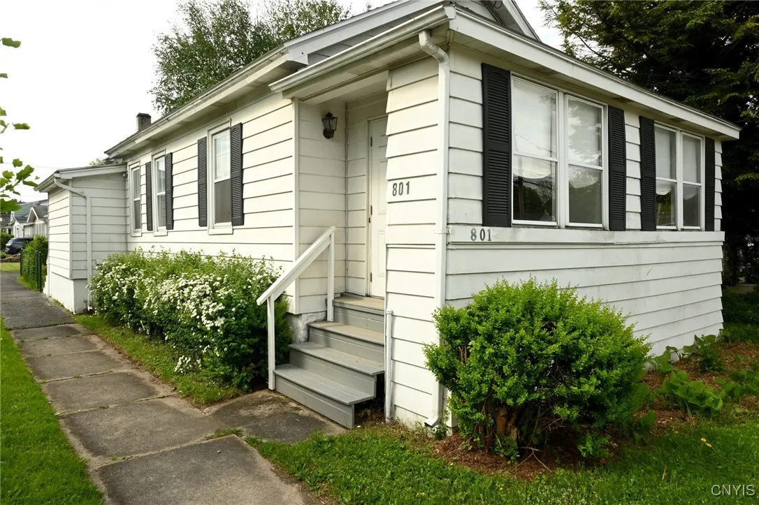 801 Ballantyne Road, Syracuse, New York 13207, Syracuse, New York 13207, 2 Bedrooms Bedrooms, 5 Rooms Rooms,1 BathroomBathrooms,Residential,Closed,801 Ballantyne Road, Syracuse, New York 13207,S1610916