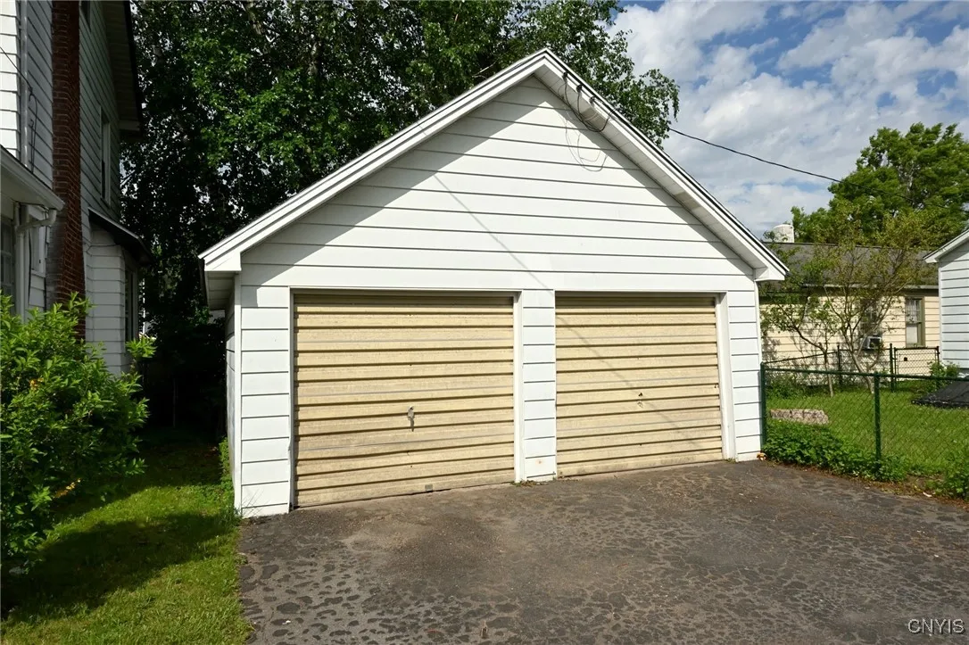 801 Ballantyne Road, Syracuse, New York 13207, Syracuse, New York 13207, 2 Bedrooms Bedrooms, 5 Rooms Rooms,1 BathroomBathrooms,Residential,Closed,801 Ballantyne Road, Syracuse, New York 13207,S1610916