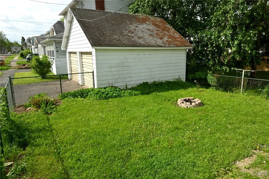 801 Ballantyne Road, Syracuse, New York 13207, Syracuse, New York 13207, 2 Bedrooms Bedrooms, 5 Rooms Rooms,1 BathroomBathrooms,Residential,Closed,801 Ballantyne Road, Syracuse, New York 13207,S1610916