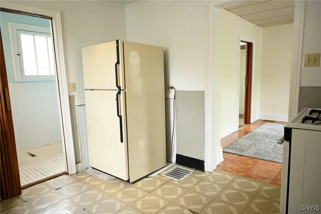 801 Ballantyne Road, Syracuse, New York 13207, Syracuse, New York 13207, 2 Bedrooms Bedrooms, 5 Rooms Rooms,1 BathroomBathrooms,Residential,Closed,801 Ballantyne Road, Syracuse, New York 13207,S1610916