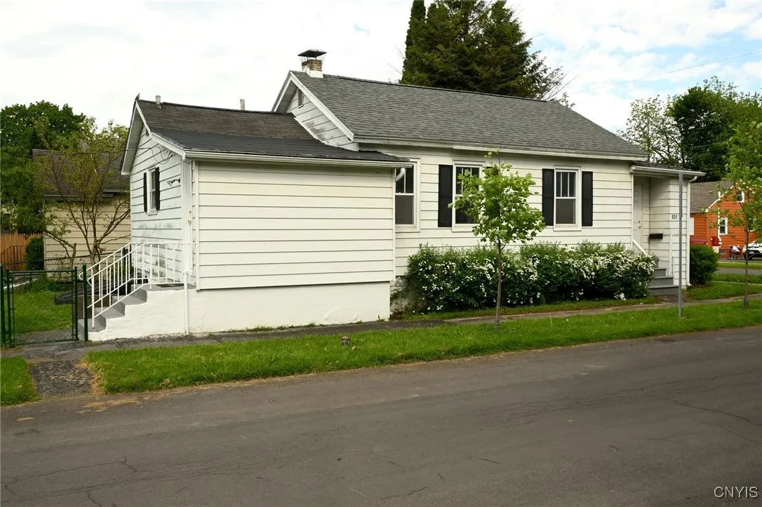 801 Ballantyne Road, Syracuse, New York 13207, Syracuse, New York 13207, 2 Bedrooms Bedrooms, 5 Rooms Rooms,1 BathroomBathrooms,Residential,Closed,801 Ballantyne Road, Syracuse, New York 13207,S1610916