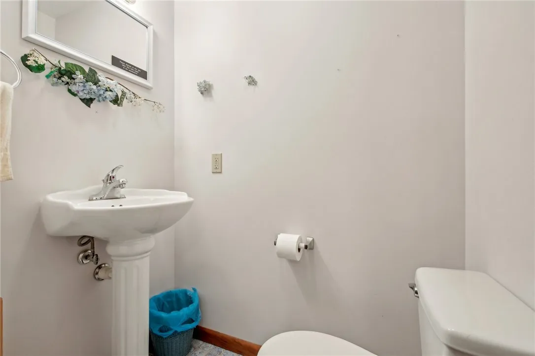 2463 Roosevelt Highway, Hamlin, New York 14464, Hamlin, New York 14464, 5 Bedrooms Bedrooms, 7 Rooms Rooms,2 BathroomsBathrooms,Residential,Closed,2463 Roosevelt Highway, Hamlin, New York 14464,R1610705