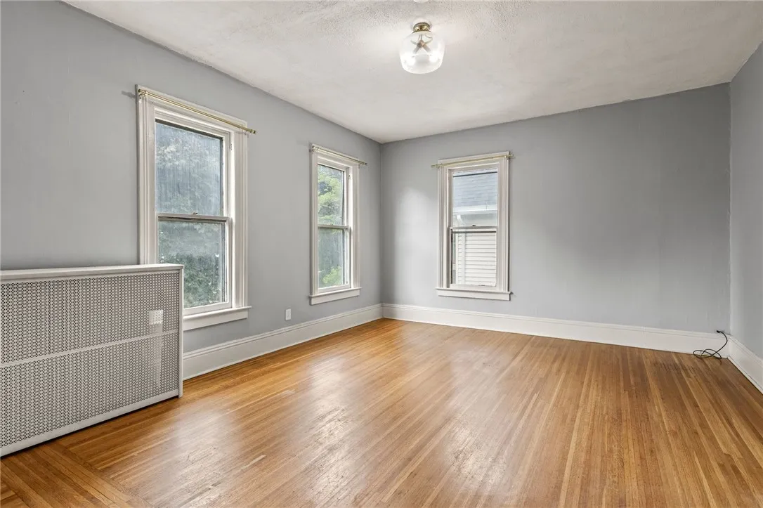 41 Vick Park A, Rochester, New York 14607, Rochester, New York 14607, 4 Bedrooms Bedrooms, ,3 BathroomsBathrooms,Residential,Closed,41 Vick Park A, Rochester, New York 14607,R1610879