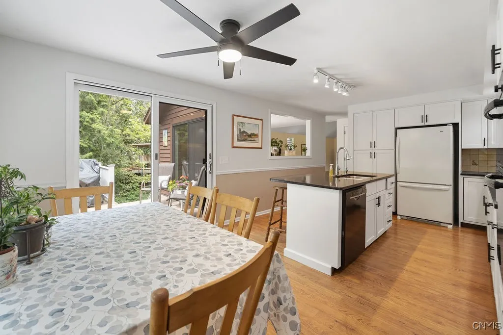 4962 Tall Oaks Drive, Manlius, New York 13066, Manlius, New York 13066, 5 Bedrooms Bedrooms, 10 Rooms Rooms,3 BathroomsBathrooms,Residential,For Sale,4962 Tall Oaks Drive, Manlius, New York 13066,S1609975