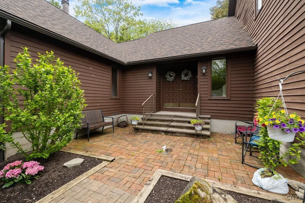 4962 Tall Oaks Drive, Manlius, New York 13066, Manlius, New York 13066, 5 Bedrooms Bedrooms, 10 Rooms Rooms,3 BathroomsBathrooms,Residential,For Sale,4962 Tall Oaks Drive, Manlius, New York 13066,S1609975