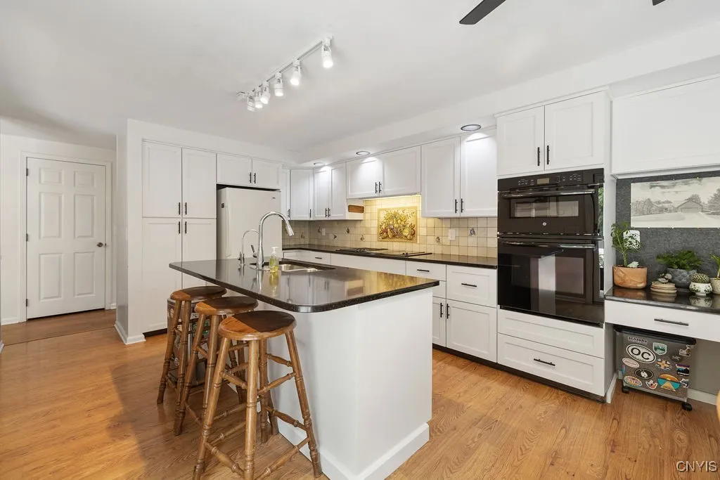 4962 Tall Oaks Drive, Manlius, New York 13066, Manlius, New York 13066, 5 Bedrooms Bedrooms, 10 Rooms Rooms,3 BathroomsBathrooms,Residential,For Sale,4962 Tall Oaks Drive, Manlius, New York 13066,S1609975