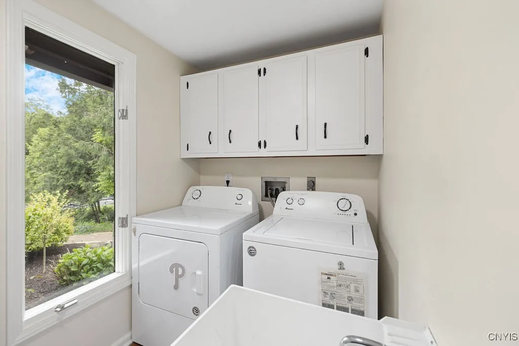 4962 Tall Oaks Drive, Manlius, New York 13066, Manlius, New York 13066, 5 Bedrooms Bedrooms, 10 Rooms Rooms,3 BathroomsBathrooms,Residential,For Sale,4962 Tall Oaks Drive, Manlius, New York 13066,S1609975