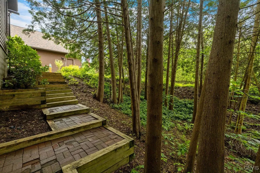 4962 Tall Oaks Drive, Manlius, New York 13066, Manlius, New York 13066, 5 Bedrooms Bedrooms, 10 Rooms Rooms,3 BathroomsBathrooms,Residential,For Sale,4962 Tall Oaks Drive, Manlius, New York 13066,S1609975