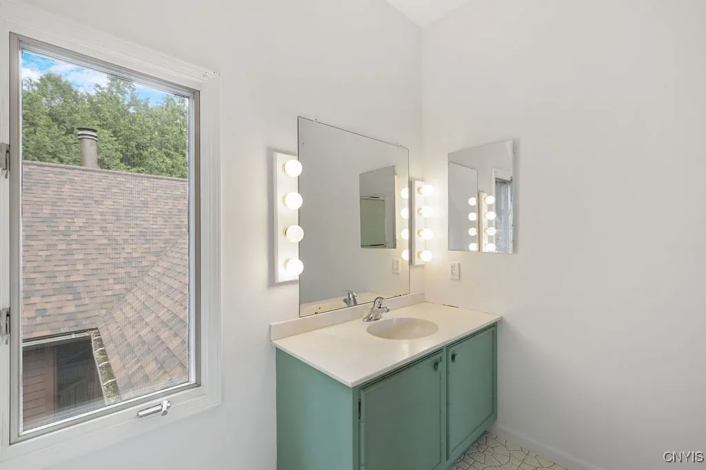 4962 Tall Oaks Drive, Manlius, New York 13066, Manlius, New York 13066, 5 Bedrooms Bedrooms, 10 Rooms Rooms,3 BathroomsBathrooms,Residential,For Sale,4962 Tall Oaks Drive, Manlius, New York 13066,S1609975