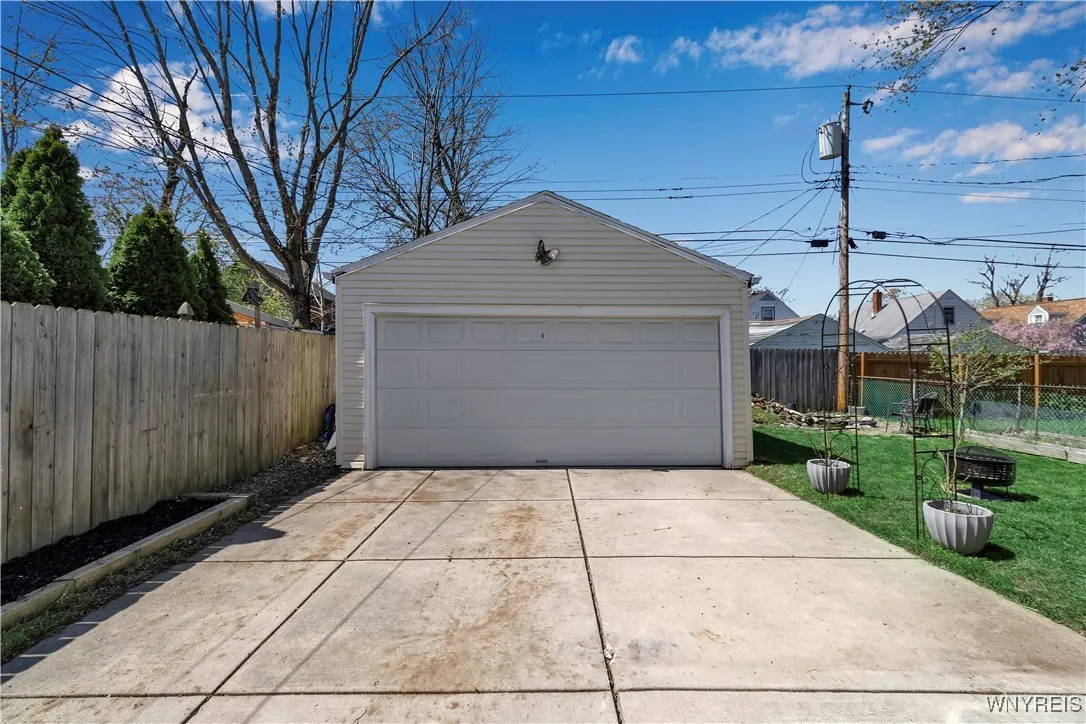 220 Fairfield Avenue, Tonawanda-town, New York 142, Tonawanda, New York 14223, 3 Bedrooms Bedrooms, 6 Rooms Rooms,1 BathroomBathrooms,Residential,Closed,220 Fairfield Avenue, Tonawanda-town, New York 142,B1610309
