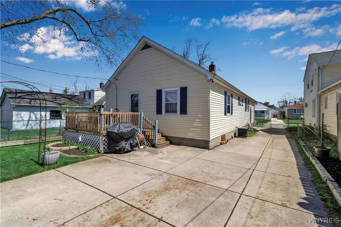 220 Fairfield Avenue, Tonawanda-town, New York 142, Tonawanda, New York 14223, 3 Bedrooms Bedrooms, 6 Rooms Rooms,1 BathroomBathrooms,Residential,Closed,220 Fairfield Avenue, Tonawanda-town, New York 142,B1610309