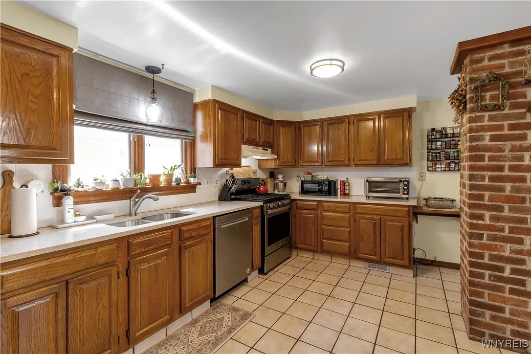 220 Fairfield Avenue, Tonawanda-town, New York 142, Tonawanda, New York 14223, 3 Bedrooms Bedrooms, 6 Rooms Rooms,1 BathroomBathrooms,Residential,Closed,220 Fairfield Avenue, Tonawanda-town, New York 142,B1610309