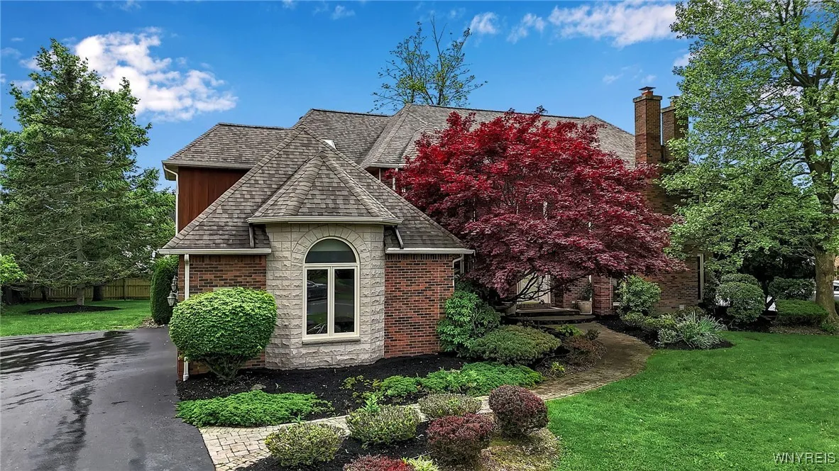 8395 Black Walnut Drive, Clarence, New York 14051, Clarence, New York 14051, 4 Bedrooms Bedrooms, 12 Rooms Rooms,3 BathroomsBathrooms,Residential,Closed,8395 Black Walnut Drive, Clarence, New York 14051,0,B1608572