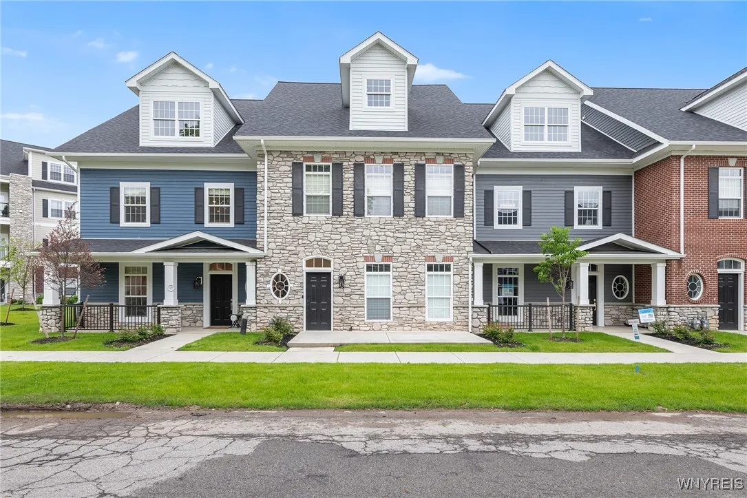 107 California Drive G, Amherst, New York 14221, Amherst, New York 14221, 3 Bedrooms Bedrooms, 6 Rooms Rooms,3 BathroomsBathrooms,Residential,For Sale,107 California Drive G, Amherst, New York 14221,B1611034