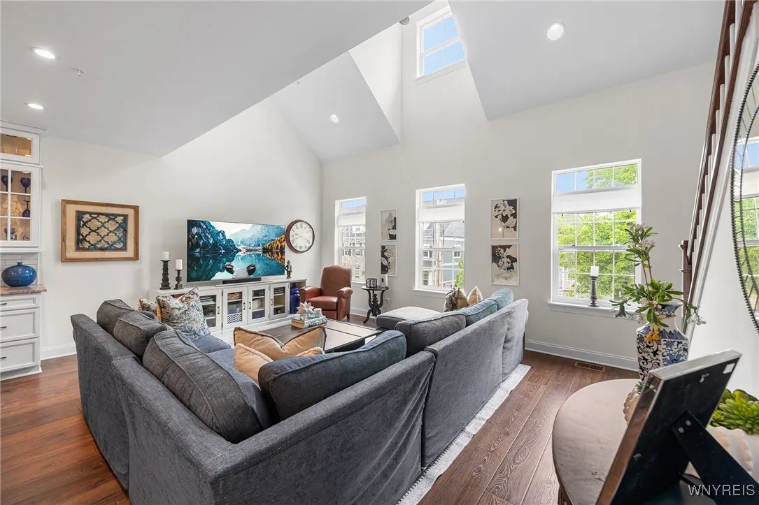 107 California Drive G, Amherst, New York 14221, Amherst, New York 14221, 3 Bedrooms Bedrooms, 6 Rooms Rooms,3 BathroomsBathrooms,Residential,For Sale,107 California Drive G, Amherst, New York 14221,B1611034