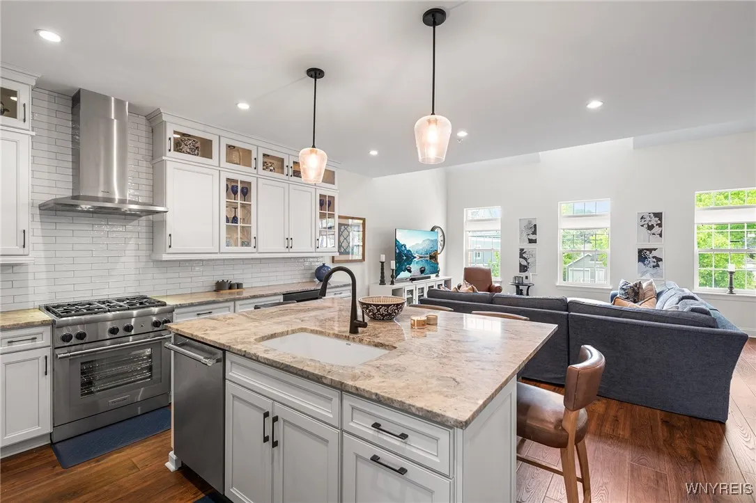 107 California Drive G, Amherst, New York 14221, Amherst, New York 14221, 3 Bedrooms Bedrooms, 6 Rooms Rooms,3 BathroomsBathrooms,Residential,For Sale,107 California Drive G, Amherst, New York 14221,B1611034