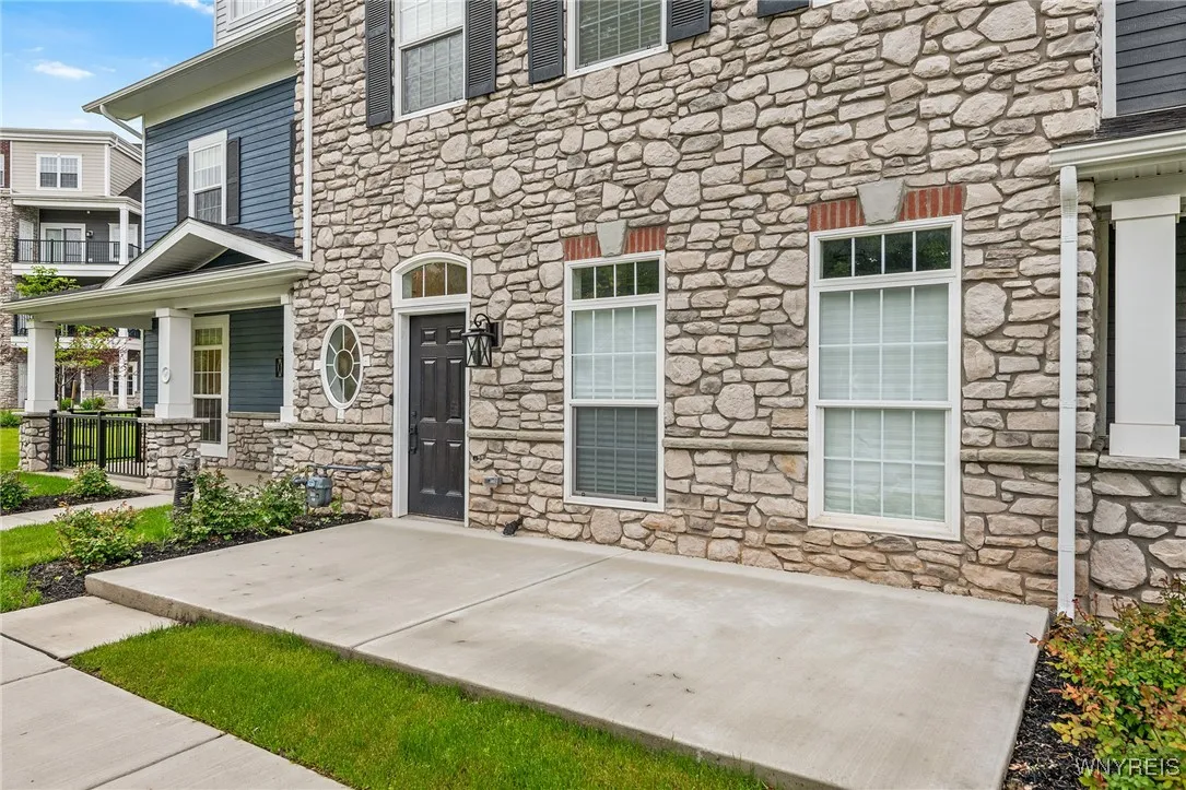 107 California Drive G, Amherst, New York 14221, Amherst, New York 14221, 3 Bedrooms Bedrooms, 6 Rooms Rooms,3 BathroomsBathrooms,Residential,For Sale,107 California Drive G, Amherst, New York 14221,B1611034