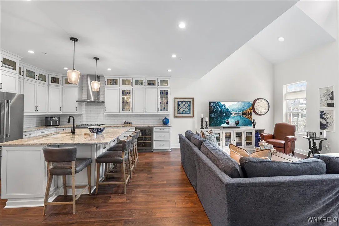 107 California Drive G, Amherst, New York 14221, Amherst, New York 14221, 3 Bedrooms Bedrooms, 6 Rooms Rooms,3 BathroomsBathrooms,Residential,For Sale,107 California Drive G, Amherst, New York 14221,B1611034
