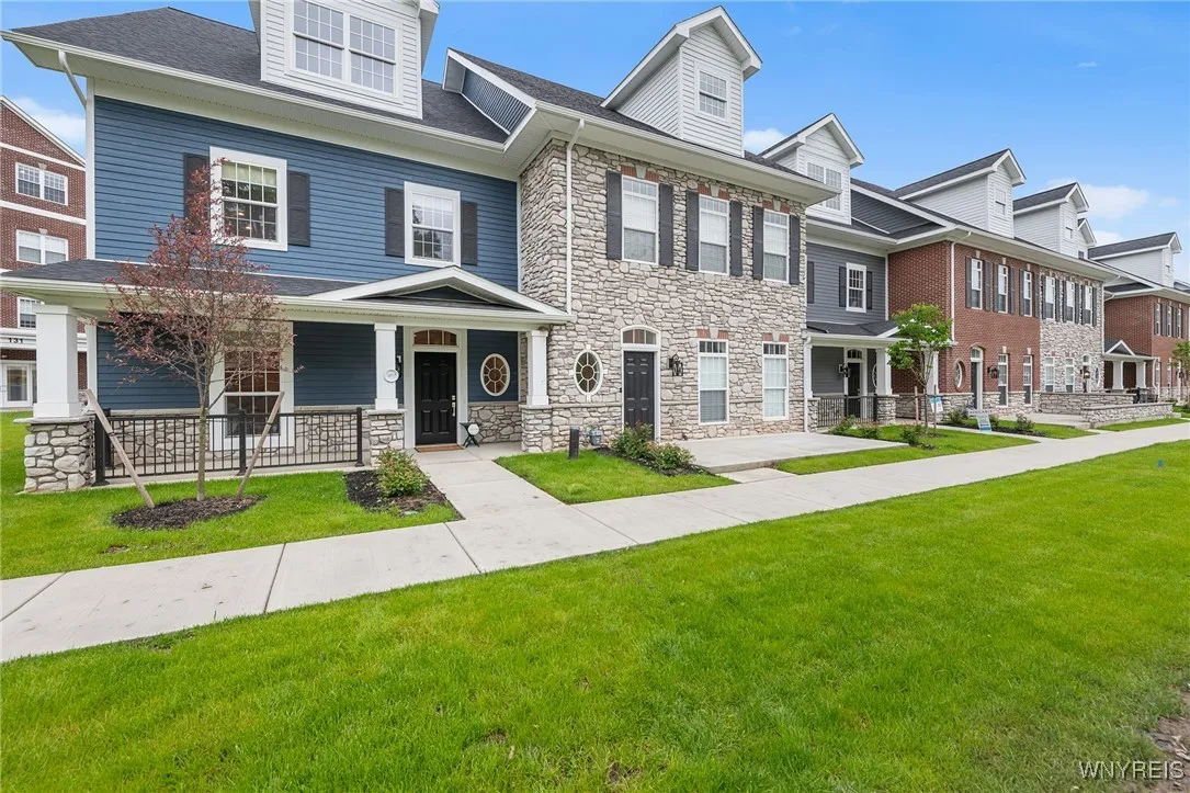 107 California Drive G, Amherst, New York 14221, Amherst, New York 14221, 3 Bedrooms Bedrooms, 6 Rooms Rooms,3 BathroomsBathrooms,Residential,For Sale,107 California Drive G, Amherst, New York 14221,B1611034