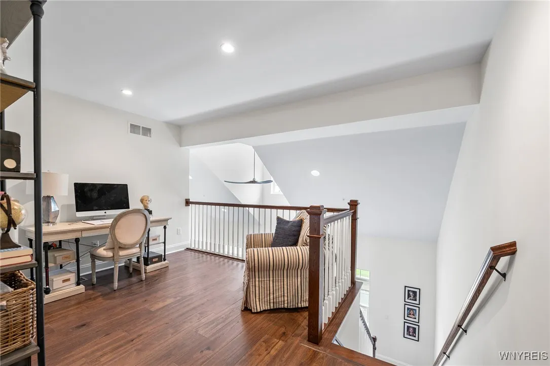 107 California Drive G, Amherst, New York 14221, Amherst, New York 14221, 3 Bedrooms Bedrooms, 6 Rooms Rooms,3 BathroomsBathrooms,Residential,For Sale,107 California Drive G, Amherst, New York 14221,B1611034