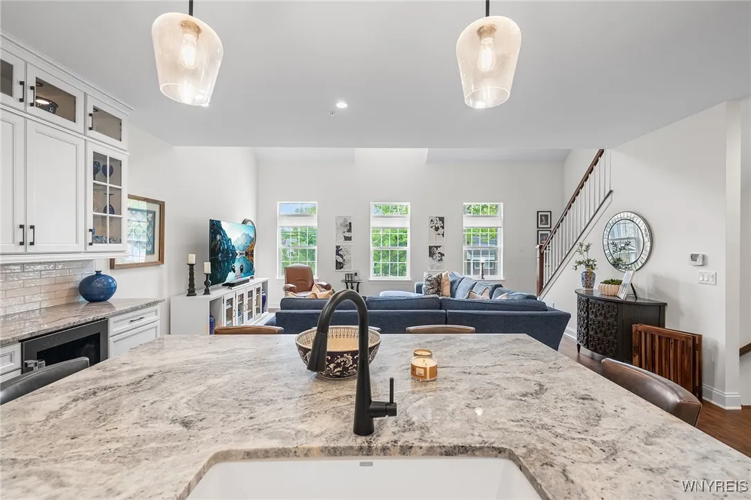 107 California Drive G, Amherst, New York 14221, Amherst, New York 14221, 3 Bedrooms Bedrooms, 6 Rooms Rooms,3 BathroomsBathrooms,Residential,For Sale,107 California Drive G, Amherst, New York 14221,B1611034