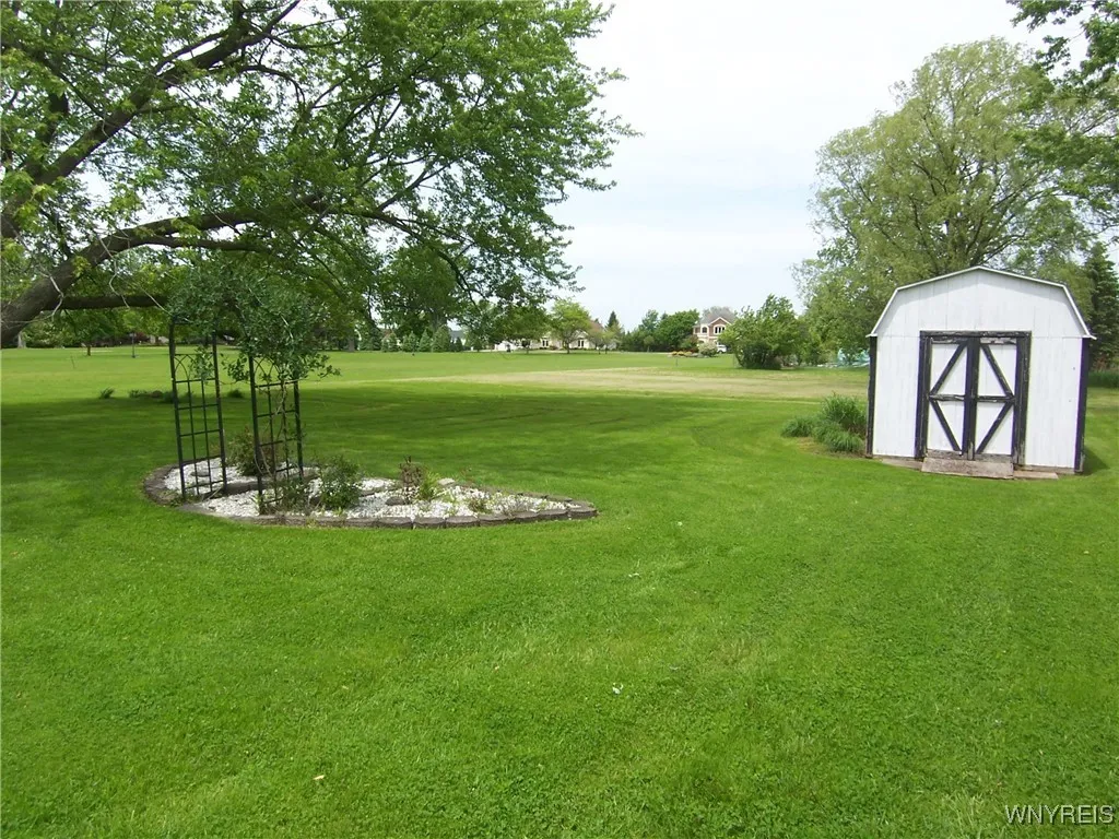 8330 Greiner Road, Clarence, New York 14221, Clarence, New York 14221, 3 Bedrooms Bedrooms, 6 Rooms Rooms,2 BathroomsBathrooms,Residential,Closed,8330 Greiner Road, Clarence, New York 14221,B1611125